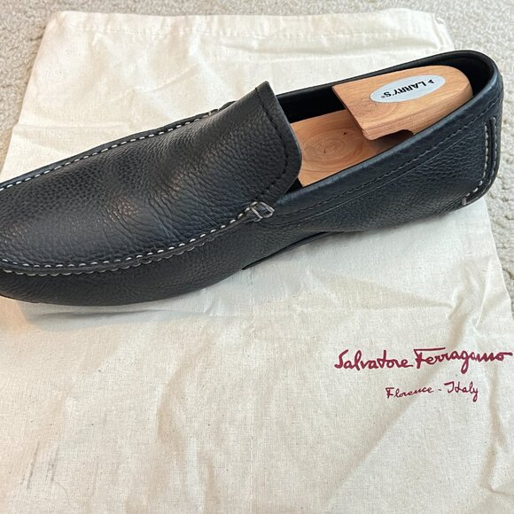 $969 Authentic SALVATORE FERRAGAMO Made in ITALY Black  display picture 1